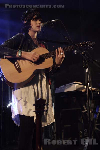 SOKO - 2008-07-13 - LA ROCHELLE - La Motte Rouge - 